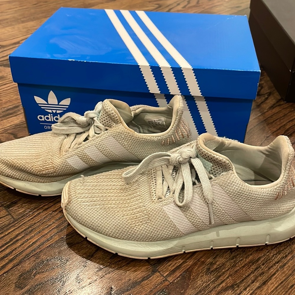 Adidas Tennis Shoes